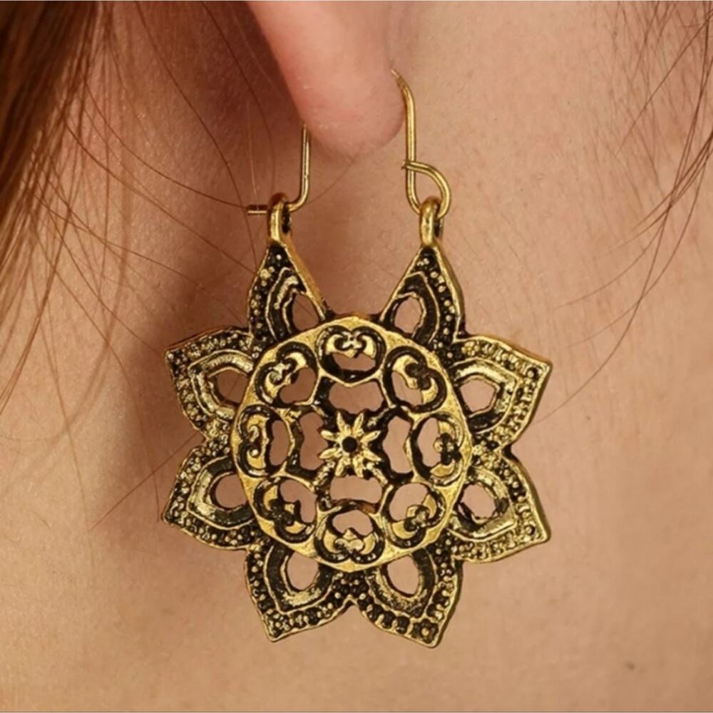 Dahlia antiqued star flower earrings